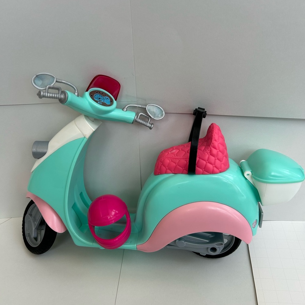 Mattel Barbie Doll Malibu Avenue Scooter/ Vespa Teal Pink White